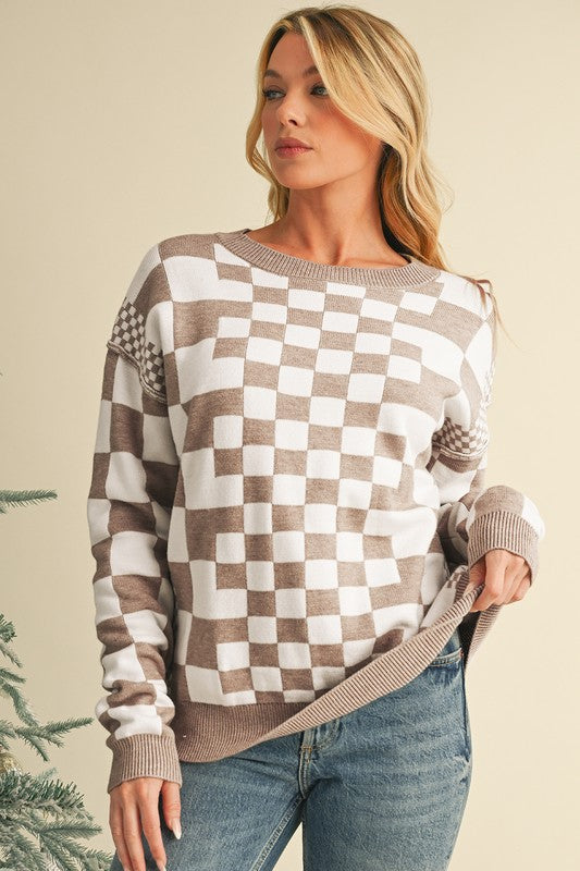 Stilla | Rund hals pullover med ternet mønster og faldende skuldre