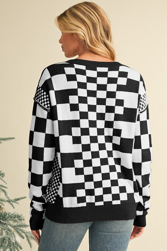 Stilla | Rund hals pullover med ternet mønster og faldende skuldre