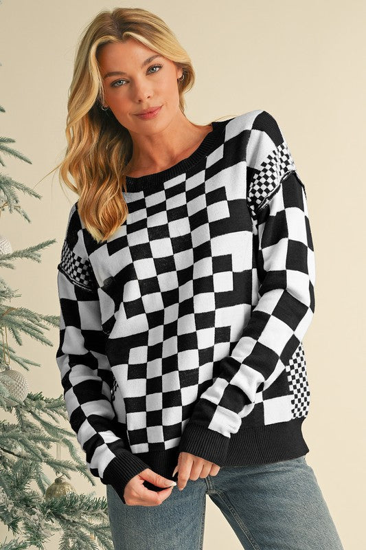 Stilla | Rund hals pullover med ternet mønster og faldende skuldre
