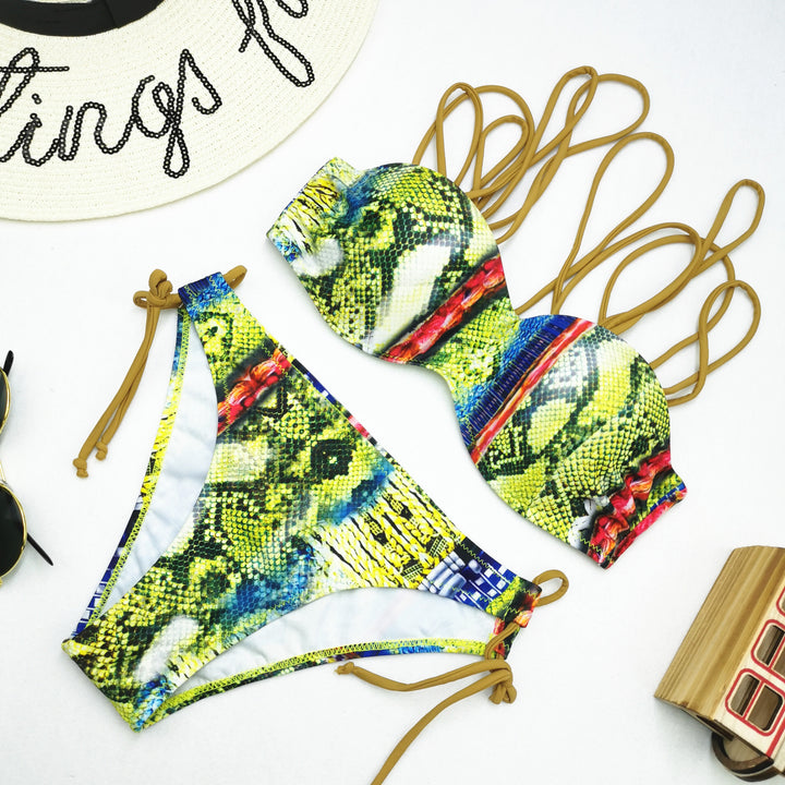 Dame Bikini-sæt med raffinerede snøre detaljer og iøjnefaldende slangemønster Stilla