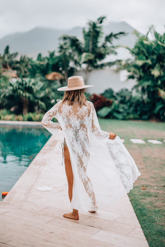 Dame spids-kaftan med fine blomsterbroderier Stilla