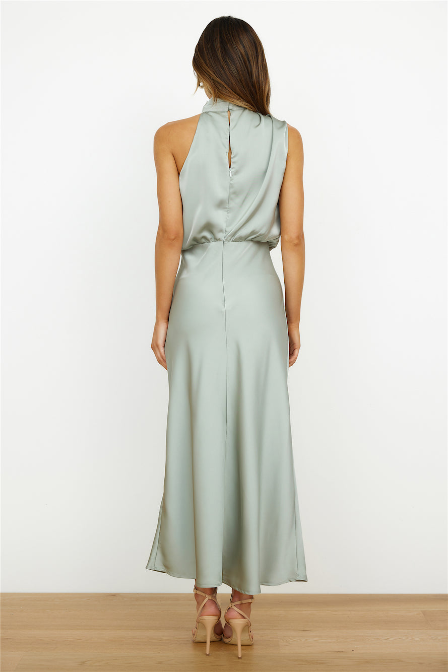 Stilla | Elegant midi kjole med asymmetrisk rund hals