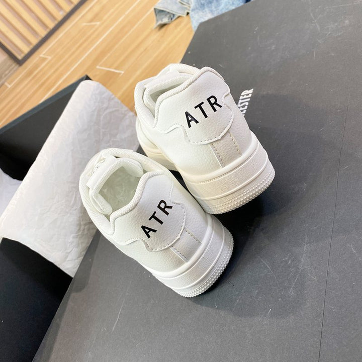 Dame Sporty Sneakers i minimalistisk design med åndbar overfladestruktur og skridsikker sål Stilla
