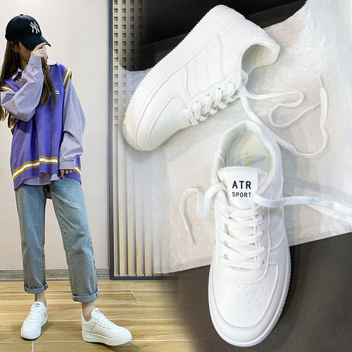 Dame Sporty Sneakers i minimalistisk design med åndbar overfladestruktur og skridsikker sål Stilla