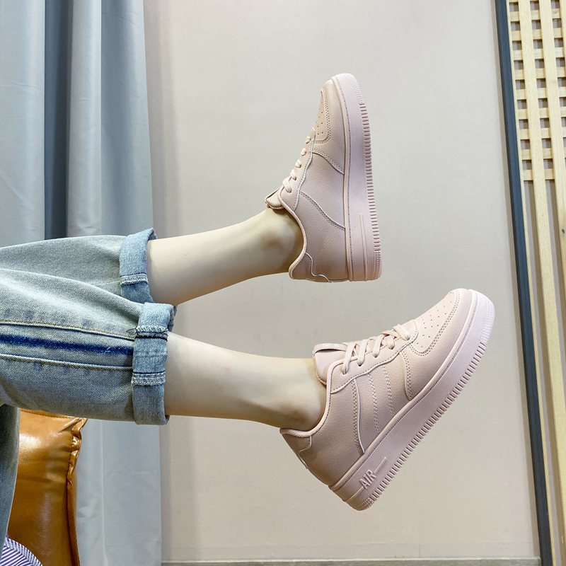 Dame Sporty Sneakers i minimalistisk design med åndbar overfladestruktur og skridsikker sål Stilla