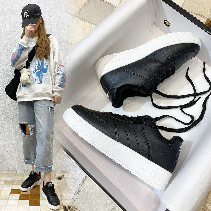 Dame Sporty Sneakers i minimalistisk design med åndbar overfladestruktur og skridsikker sål Stilla