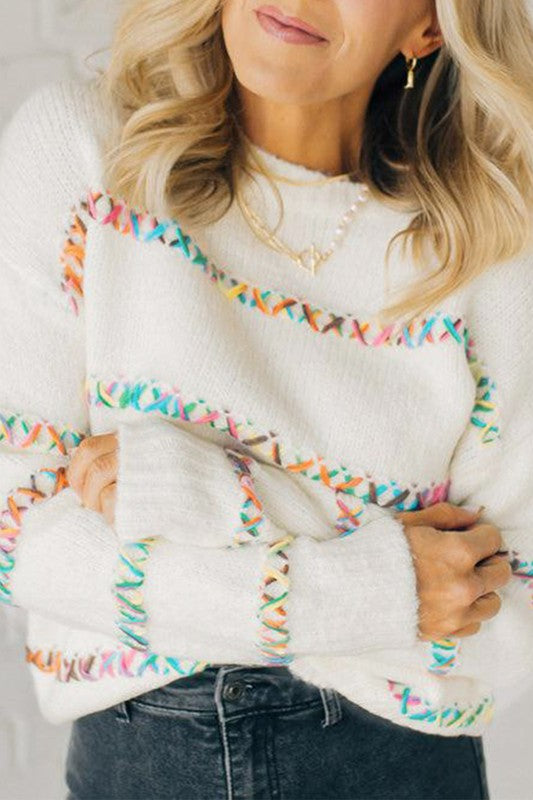 Stilla | Hvid sweater med krydssting og sænkede skuldre