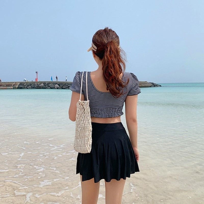 Damer cropped top med ruffle kant og charmerende ternet mønster Skovae