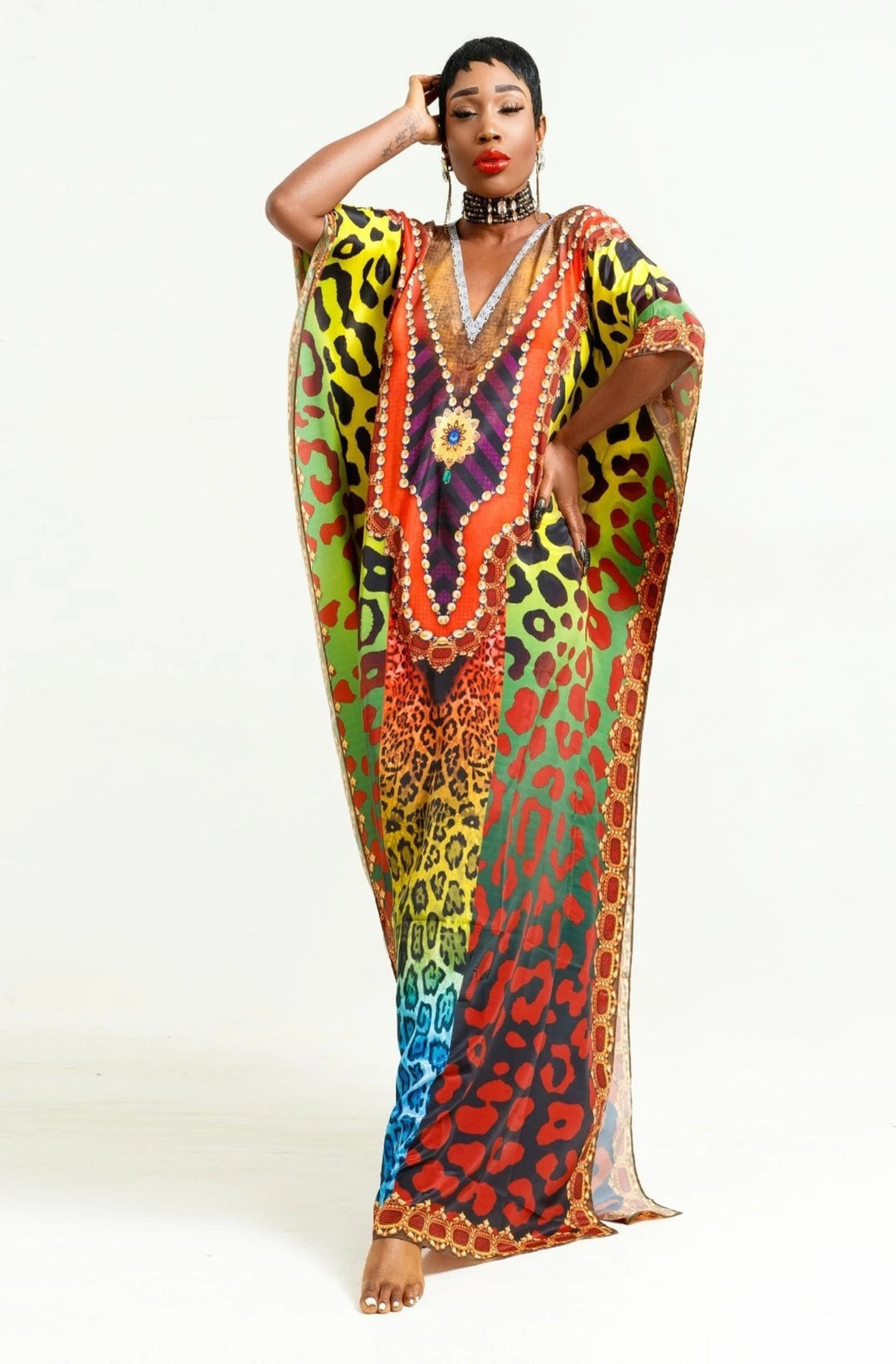 Dame Kaftan med iøjnefaldende multicolor-design og glitrende accenter Stilla