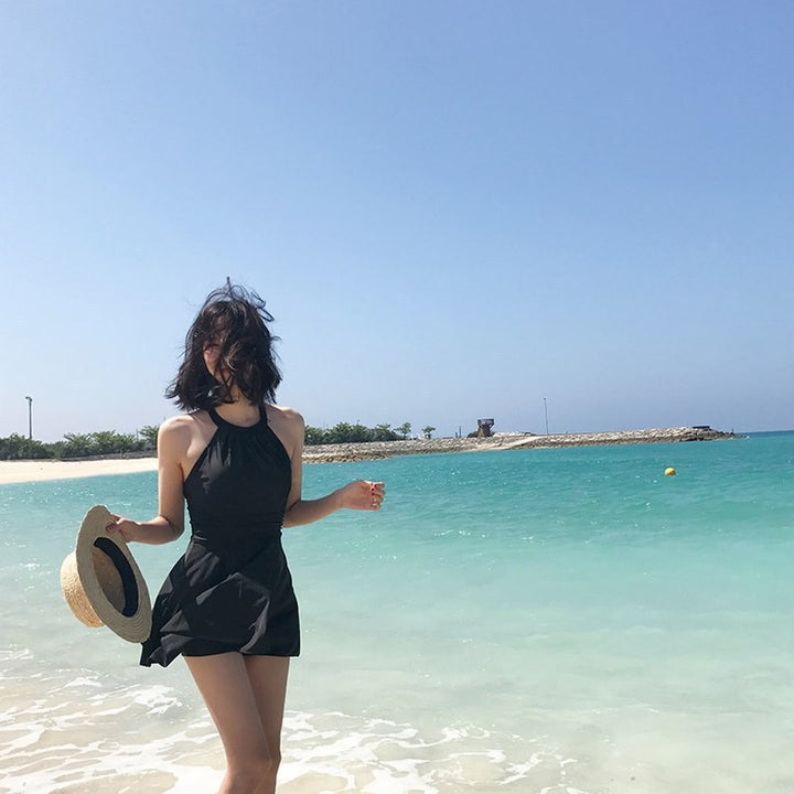 Dame swimsuit med moderne rygskæring og legende skirt Skovae
