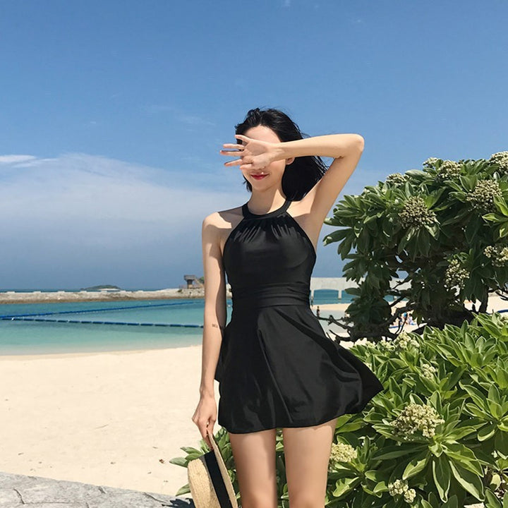 Dame swimsuit med moderne rygskæring og legende skirt Skovae