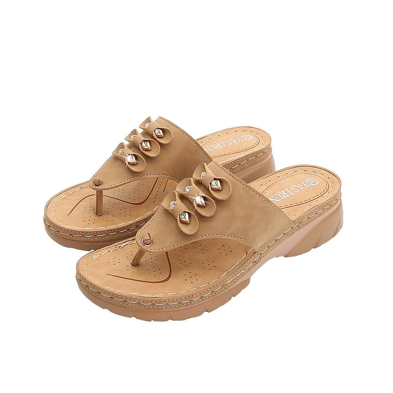 Dame flip-flops med modiske dekorelementer Stilla