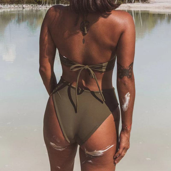 Dame triangel-bikini med moderne snit og raffineret pyntesnor Skovae