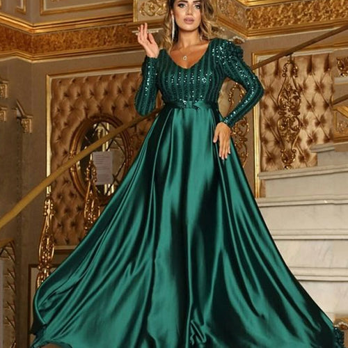 Damer Elegant aftenkjole med skinnende satin og glitrende applikationer Stilla