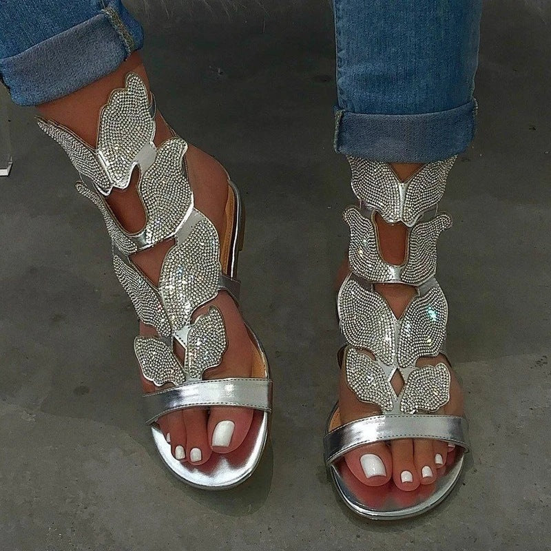 Dame sandaler med funkende sommerfugledesign og komfortabelt fodseng Stilla