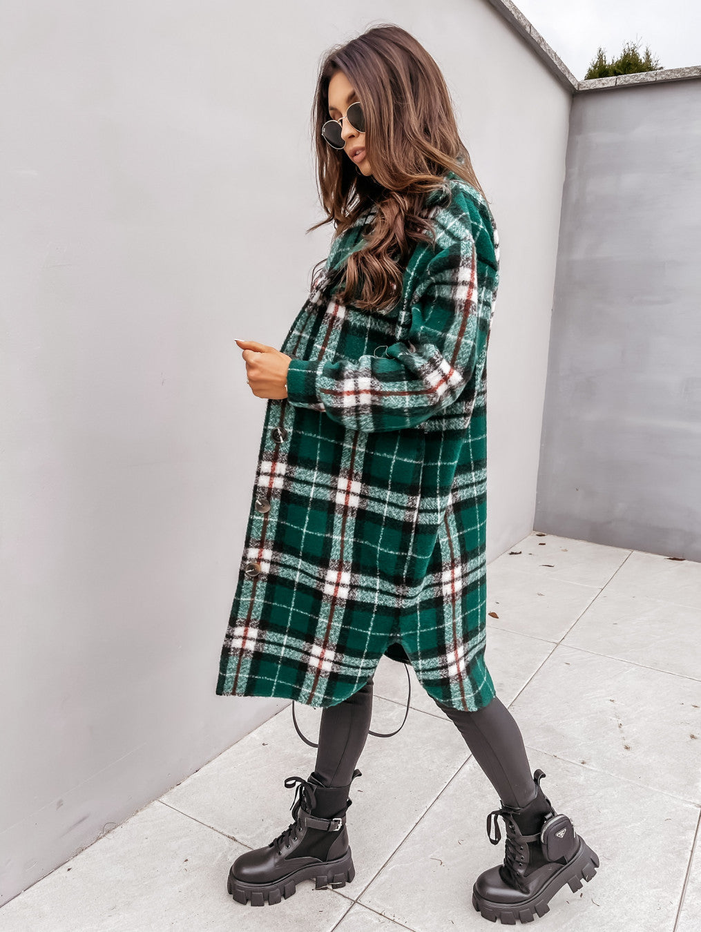 Dame oversize ternet jakke i blødt flannel med knapliste Stilla