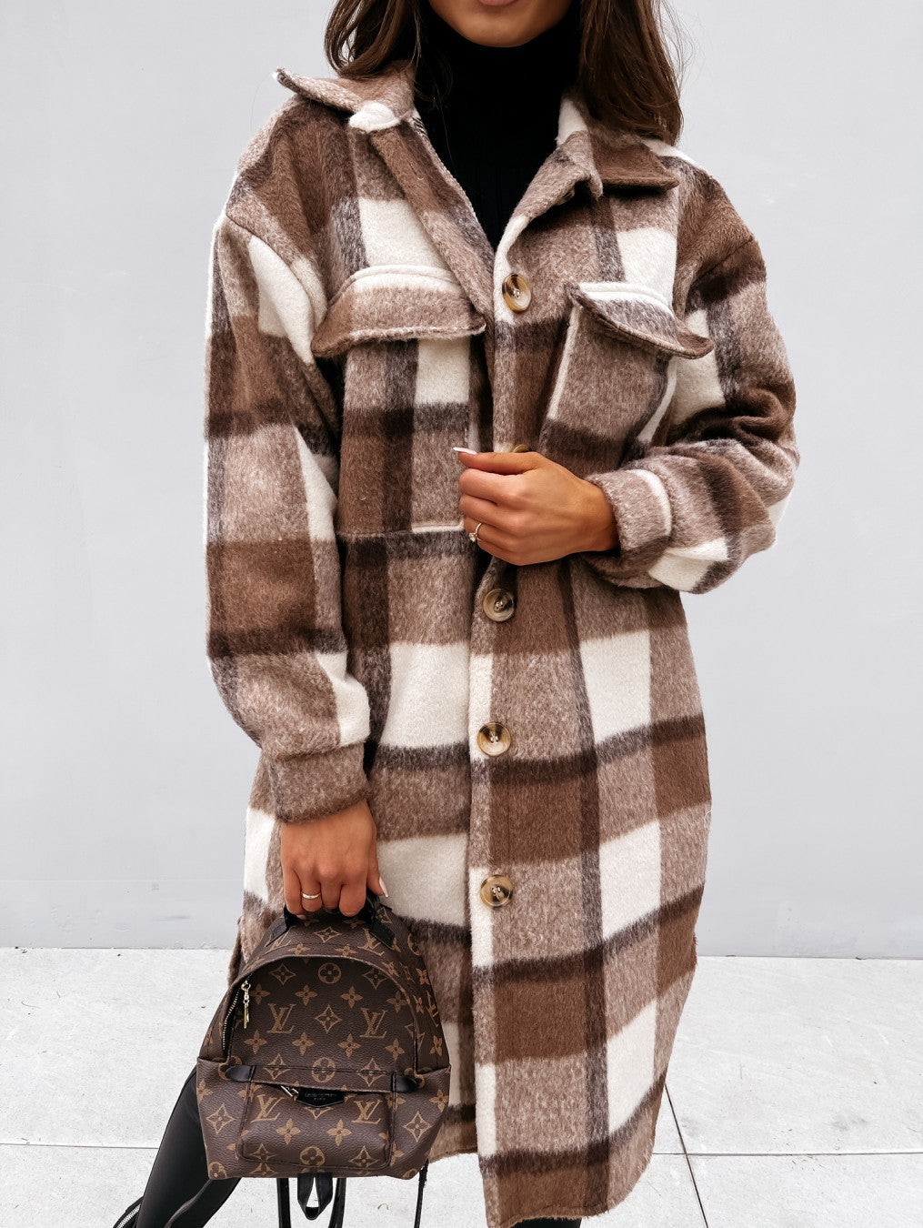 Dame oversize ternet jakke i blødt flannel med knapliste Stilla