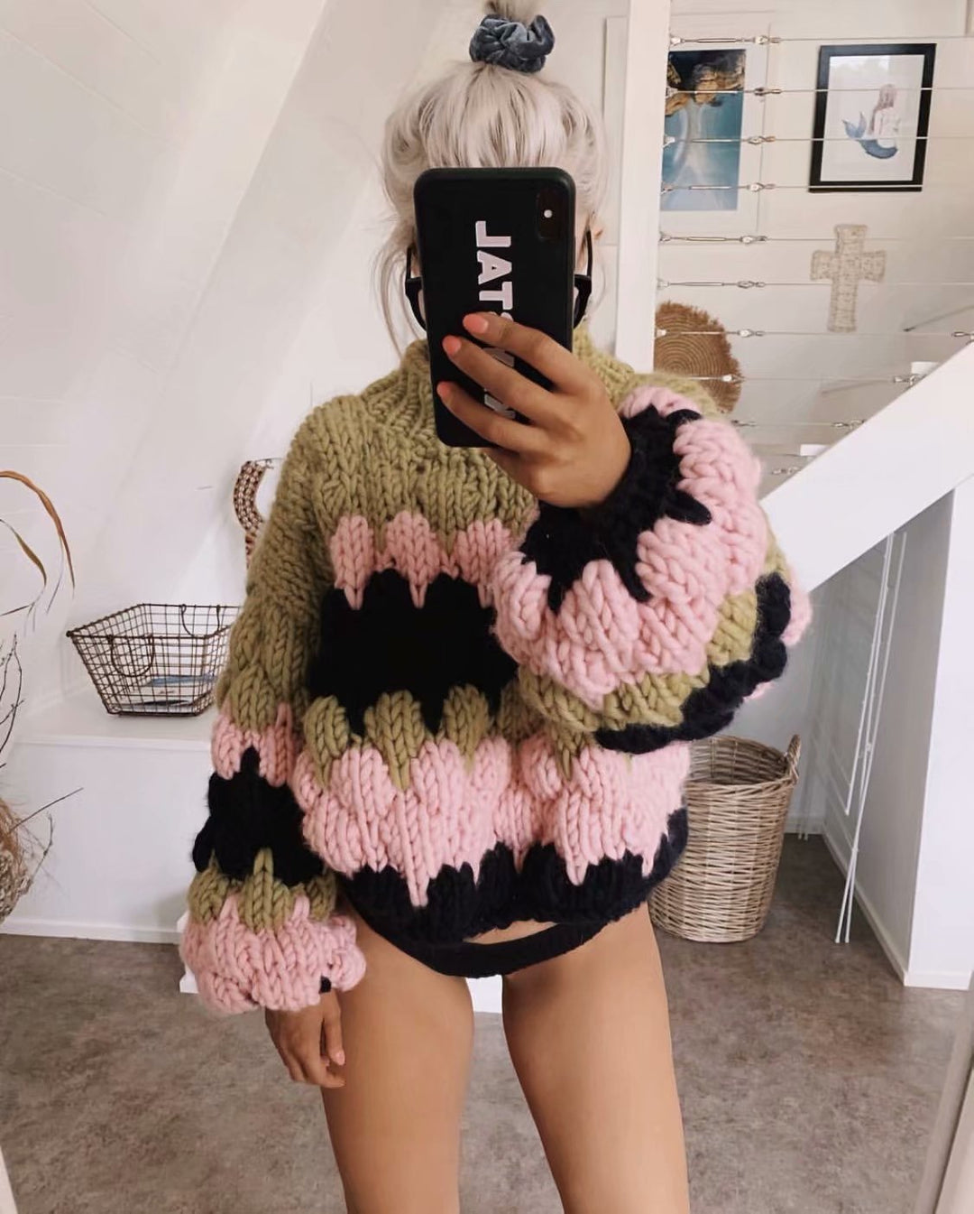 Dame grovstrikket pullover med moderne bølgemønster og voluminøse ærmer Stilla