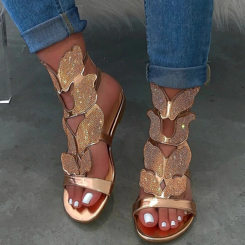 Dame sandaler med funkende sommerfugledesign og komfortabelt fodseng Stilla