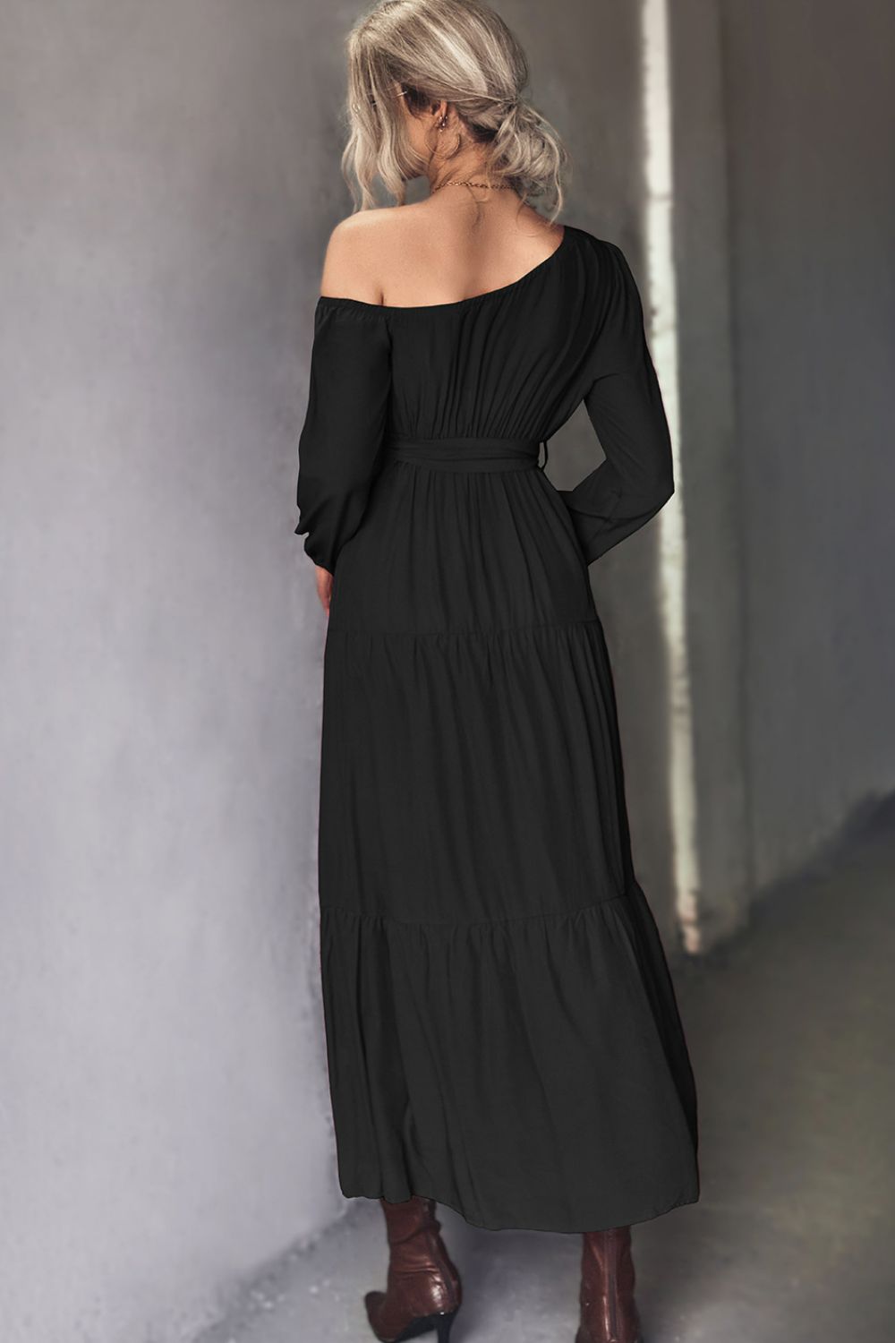 Stilla | One-Shoulder Lagdelt Maxi Kjole