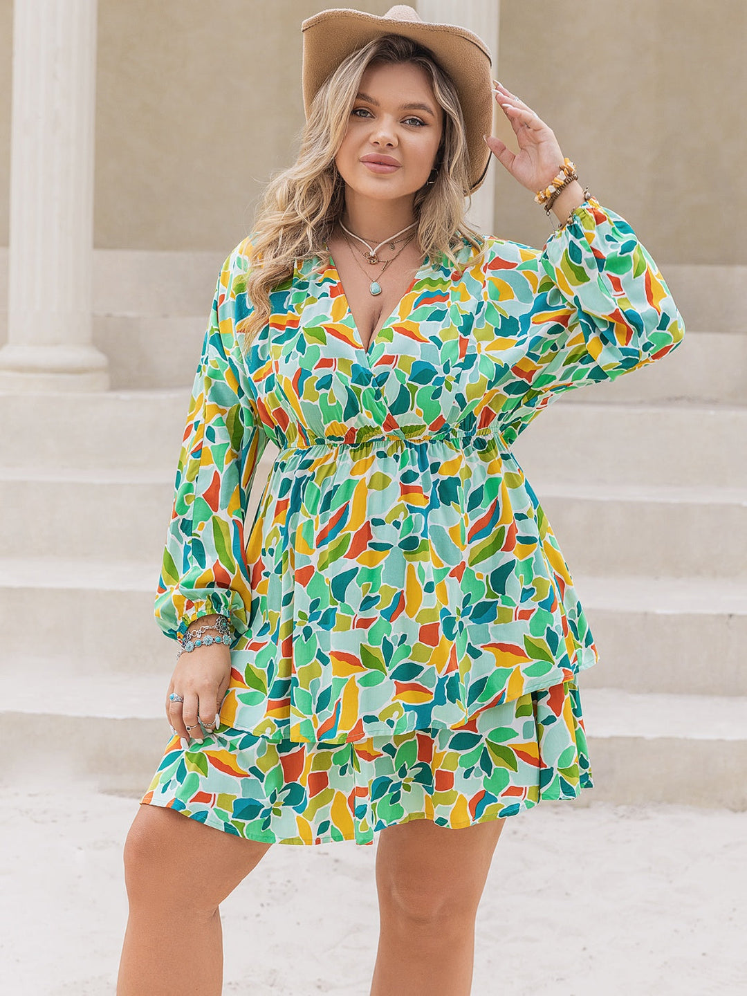 Stilla | Plus Size Printed Surplice Langærmet Mini Kjole