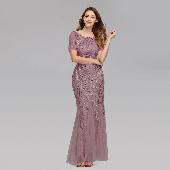 Stilla | Elegant Aftenkjole med Blonder & Broderi