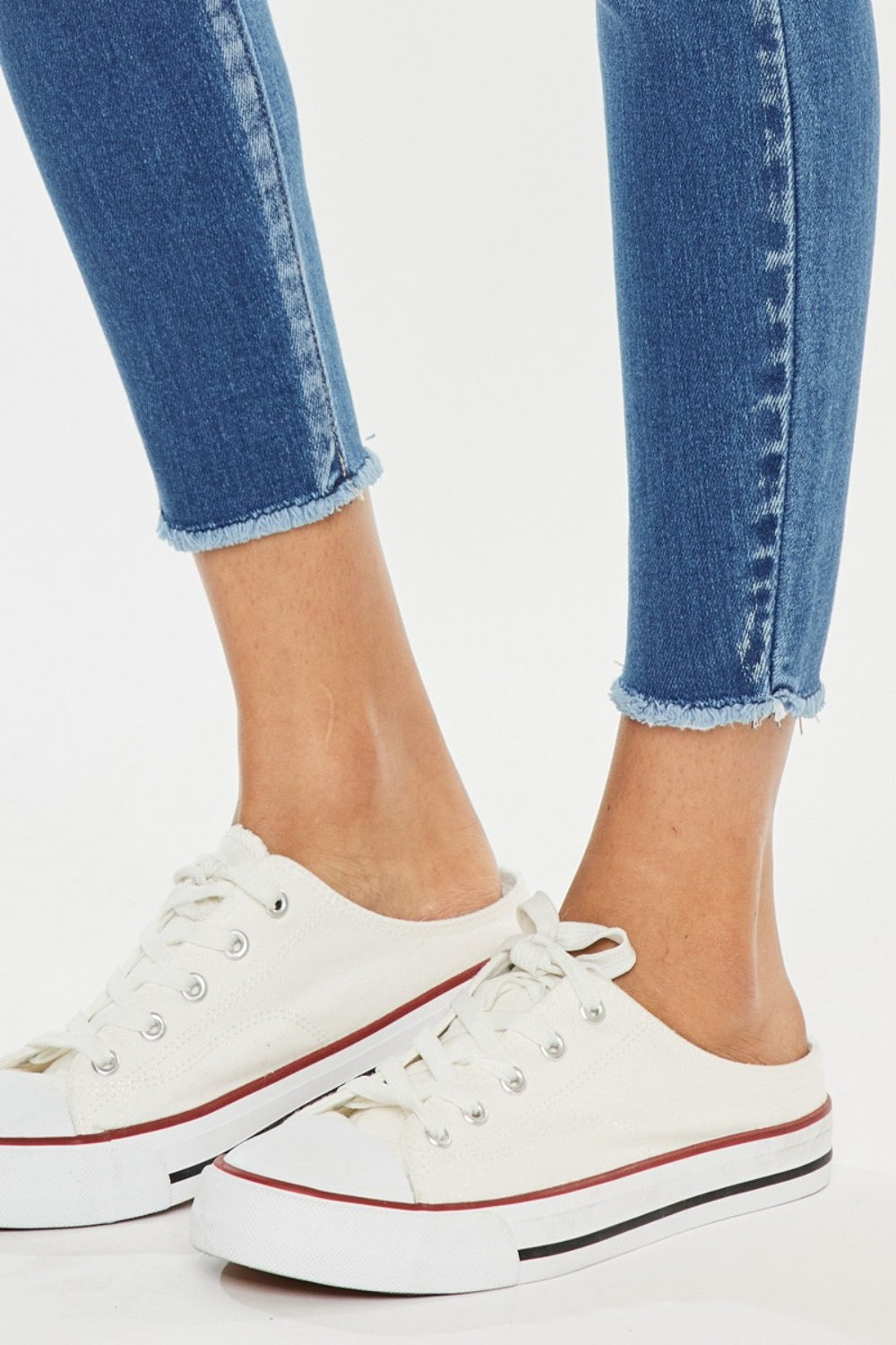 Stilla | Distressed Raw Hem Høj Talje Jeans