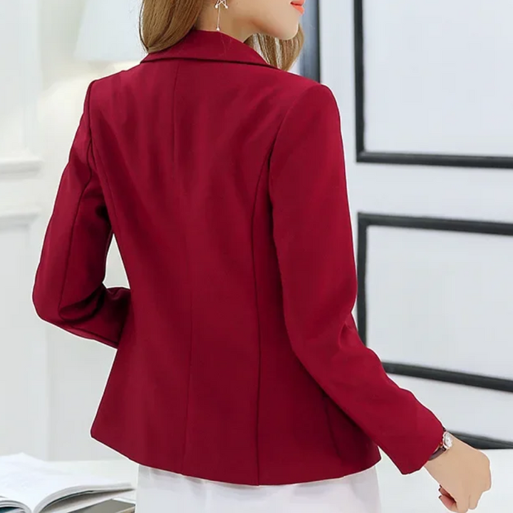 Stilla | Elegant Blazer Til Kvinder Med Knaplukning Ved Anklen