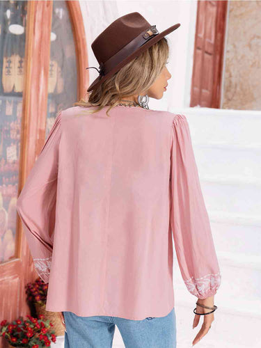 Stilla | Slipsnakke ballonskorte bluse