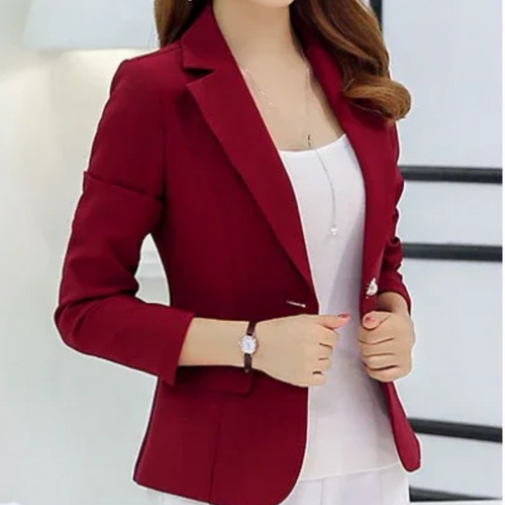 Stilla | Elegant Blazer Til Kvinder Med Knaplukning Ved Anklen