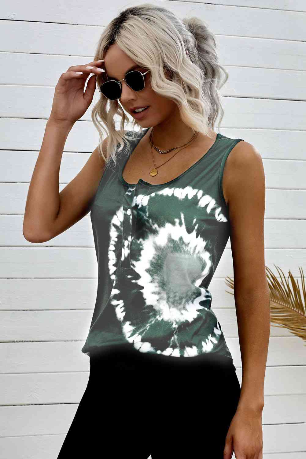 Stilla | Farv Scoop Neck Henley Tank