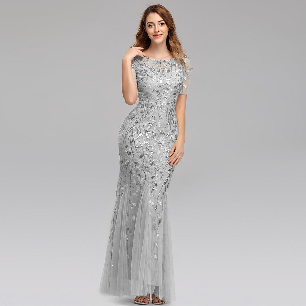 Stilla | Elegant Aftenkjole med Blonder & Broderi