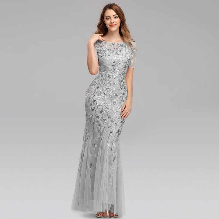 Stilla | Elegant Aftenkjole med Blonder & Broderi