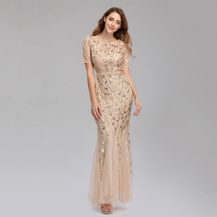 Stilla | Elegant Aftenkjole med Blonder & Broderi