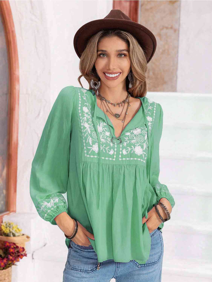 Stilla | Slipsnakke ballonskorte bluse