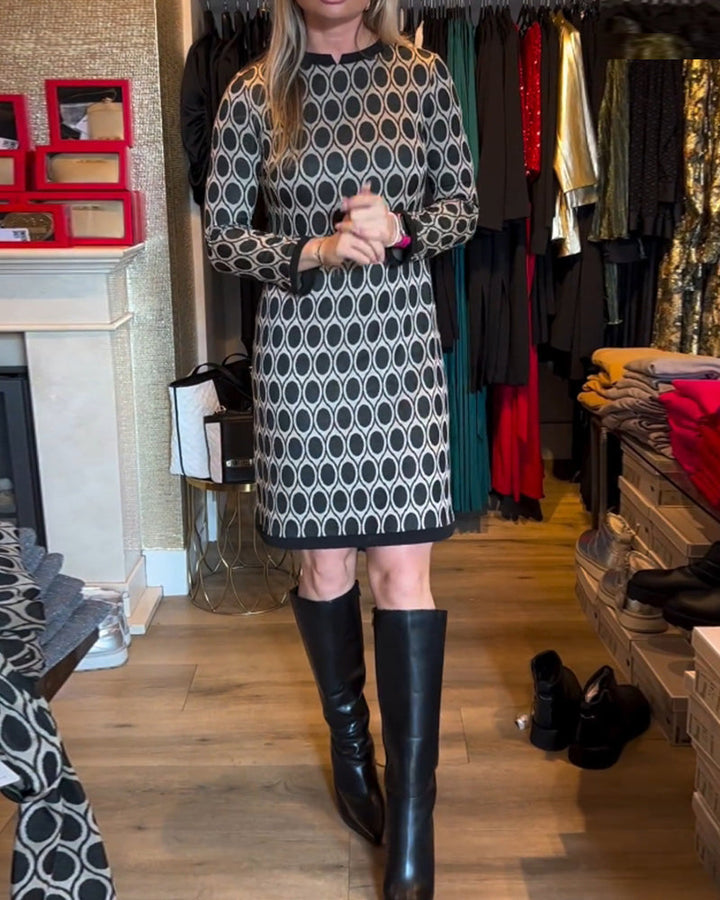 Stilla | Polka Dot Print og Knælængde