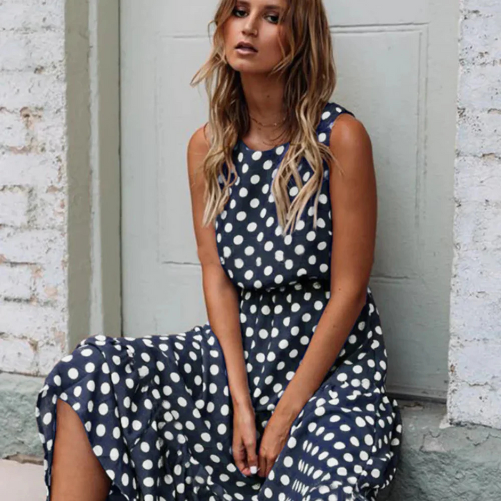 Skovae | Sorte polka dot midikjole til et retro chic look