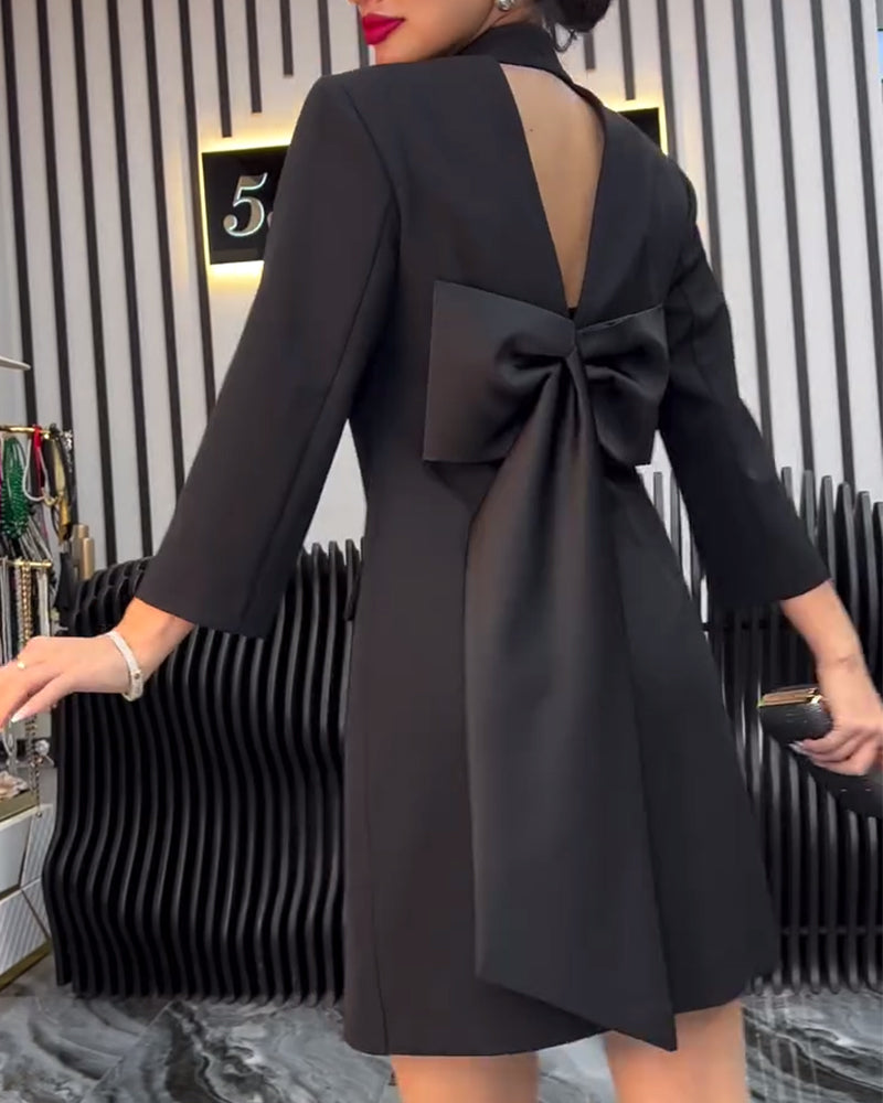 Stilla | Suit med krave og butterfly