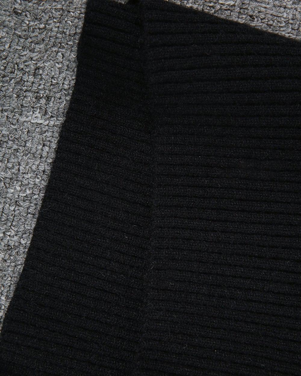 Stilla | Enkel Sort Sweater Med Lange Ærmer og Høj Udsnit
