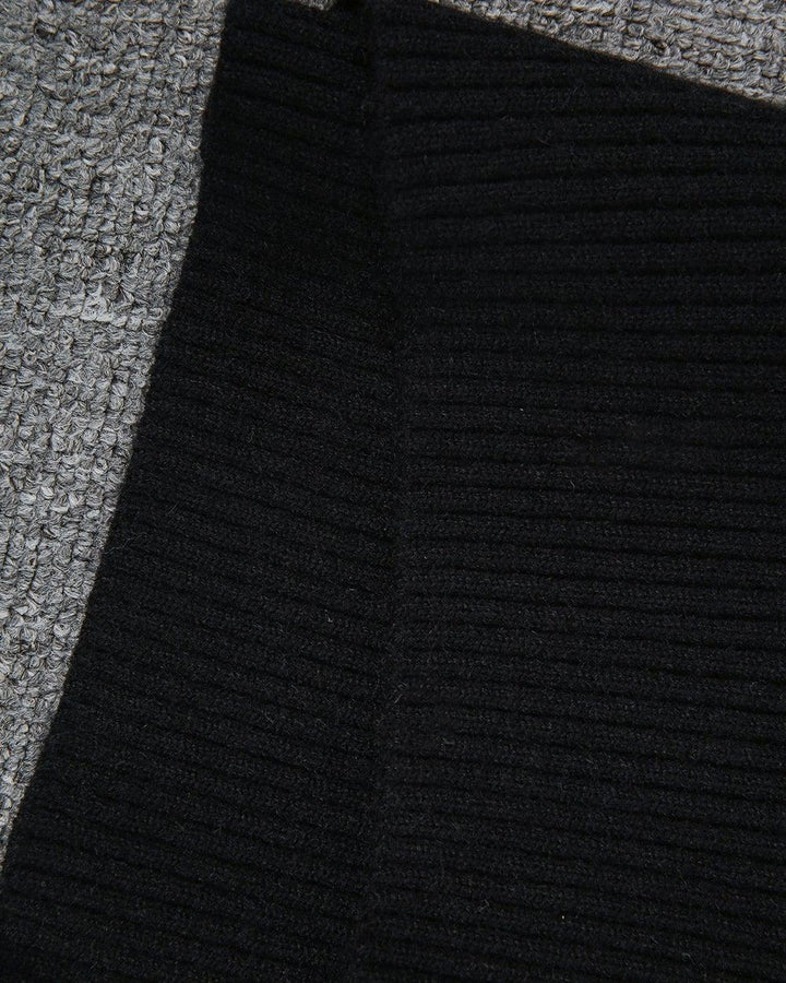 Stilla | Enkel Sort Sweater Med Lange Ærmer og Høj Udsnit