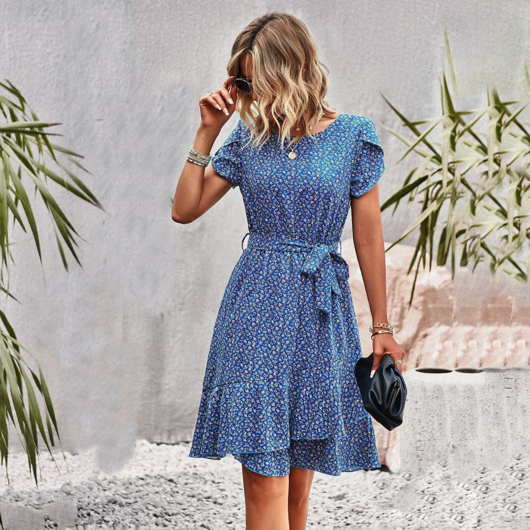 Stilla | Trendy Kjole med Flatterende Linning Shulz