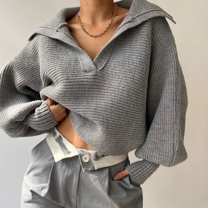 Stilla | Elegant sweater til damer med moderne reverskrave