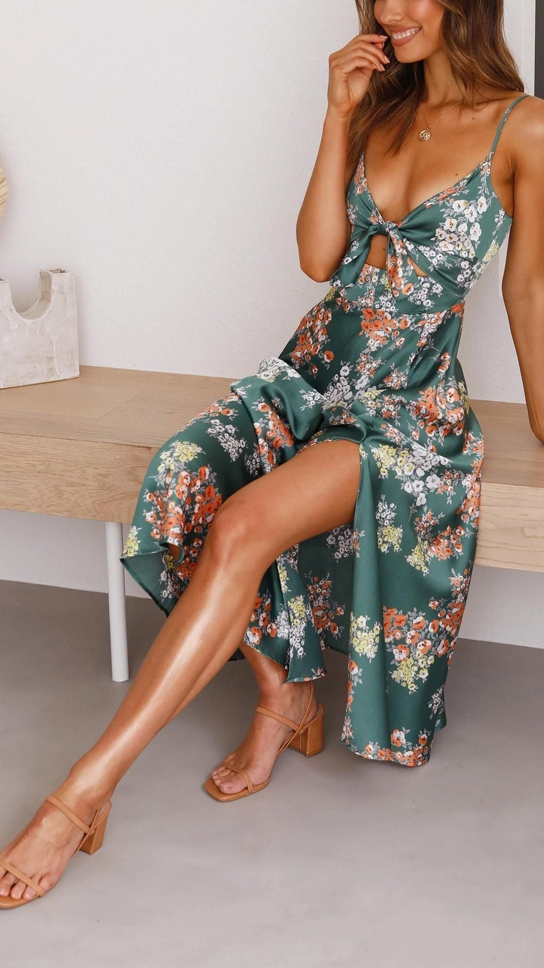 Stilla | Midi kjole i satin