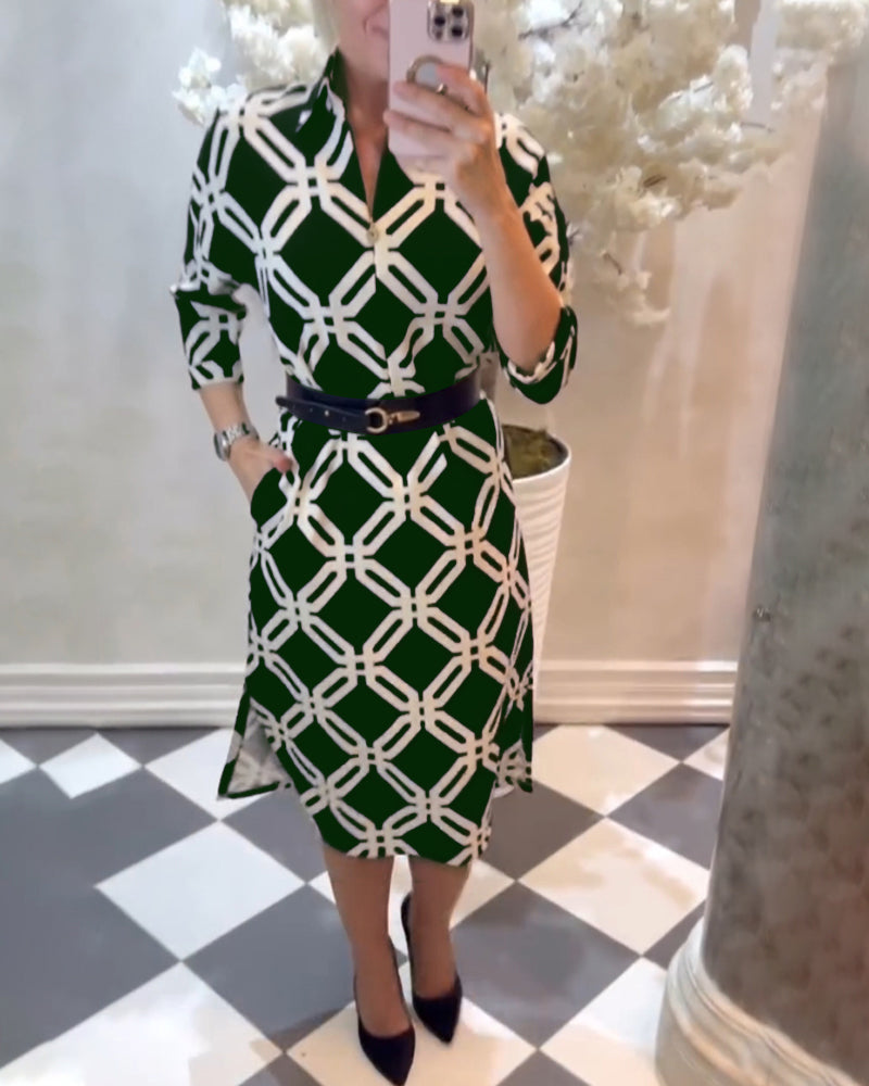 Stilla | Kjole med Geometrisk Print og Sidestykke Slids