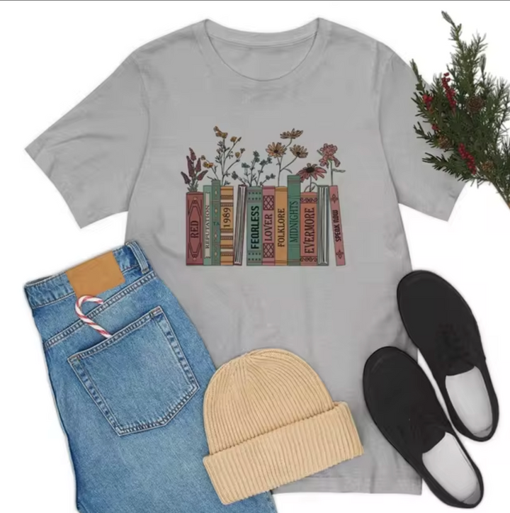 Stilla | T shirt med bog og blomstermotiv