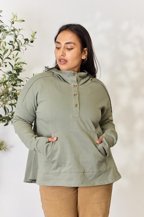 Stilla | Code Full Size Halv Knap Hoodie
