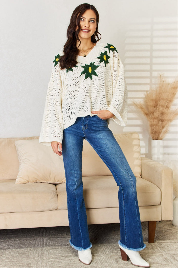 Stilla | Floral Broderet Mønster V-Hals Sweater