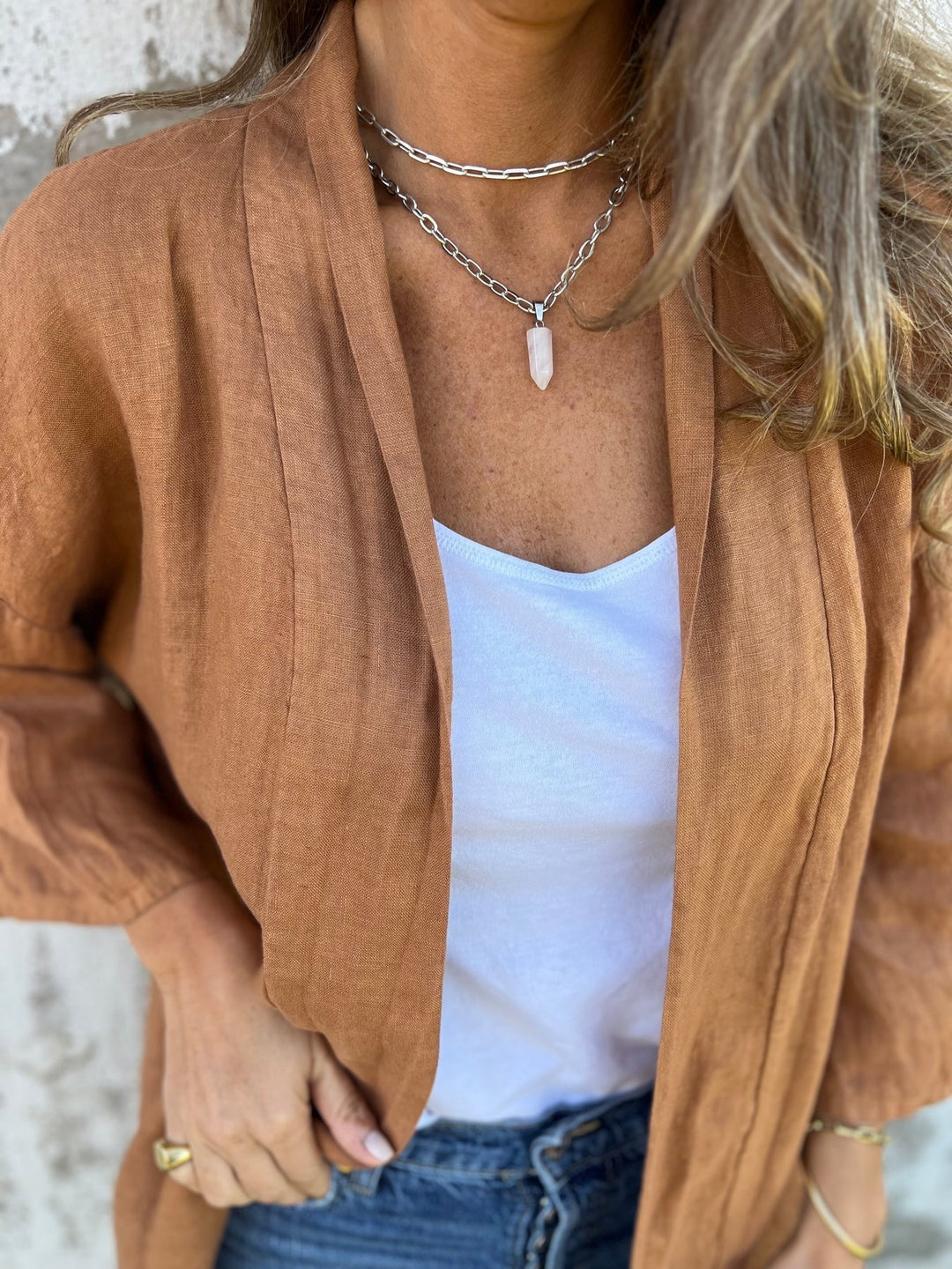 Stilla | Linned cardigan med volanger og 3/4-ærmer