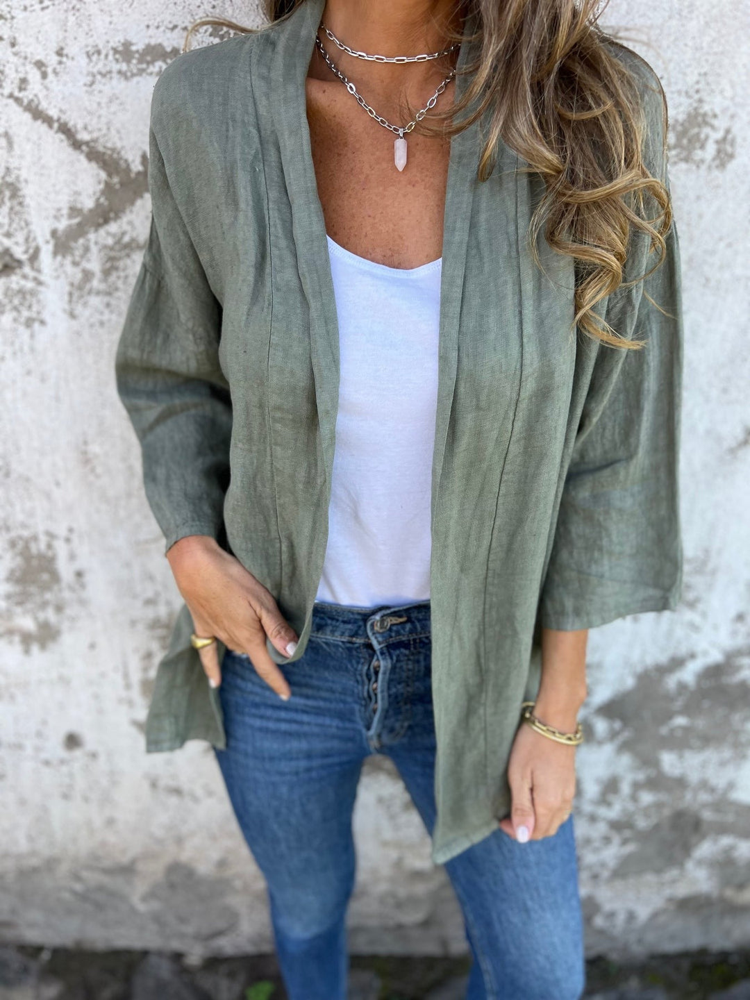 Stilla | Linned cardigan med volanger og 3/4-ærmer