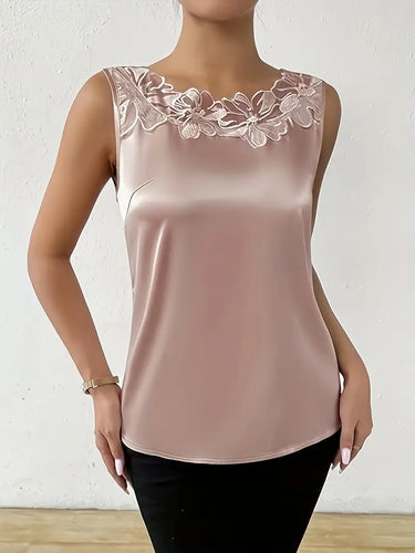 Skovae | Satinbluse med blomsterdetalje til damer